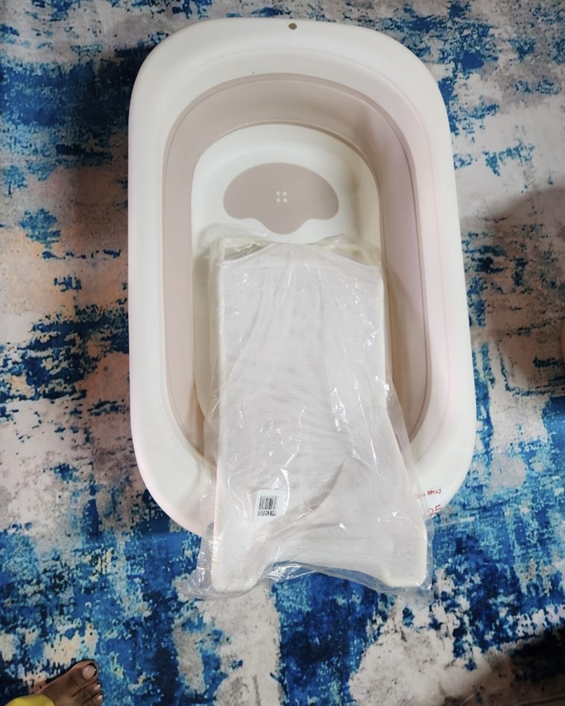 Foldable dish with stand