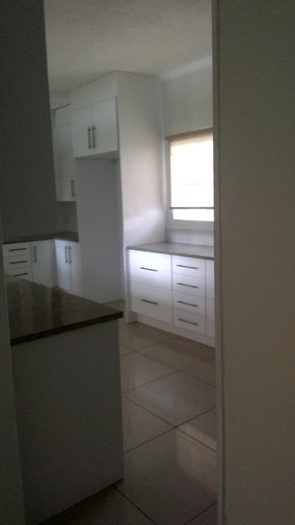 Fitted Kitchens, Kitchen Tops & Plumbing gallery 3